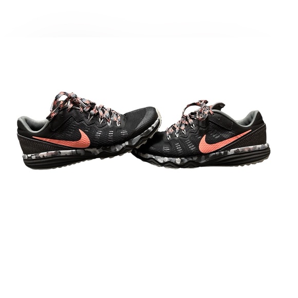 Nike size 7 Women's dual fusion trail 2 black and coral - Picture 1 of 5